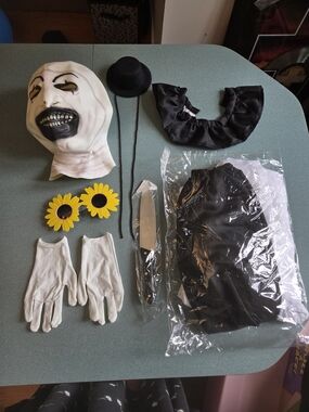 Terrifier Costume Set with Accessories